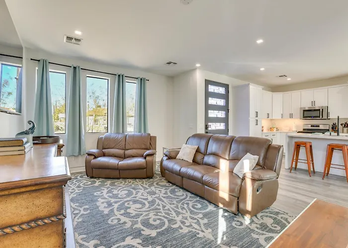 Apartment 2 Mi To Dtwn Shops & Eats!