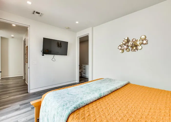 2 Mi To Dtwn Shops & Eats! Apartment *