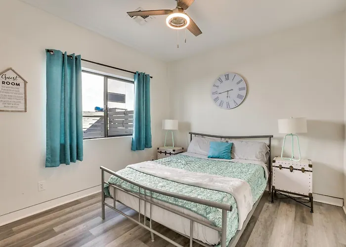 2 Mi To Dtwn Shops & Eats! Apartment *