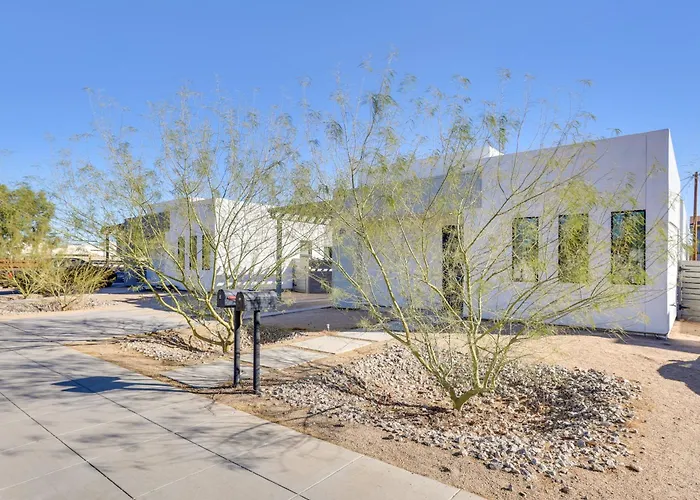 2 Mi To Dtwn Shops & Eats! Apartment *